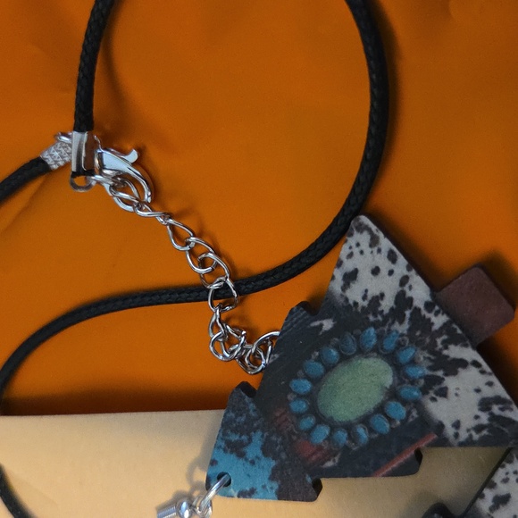 Woodlike Christmas 🎄 Tree Necklace & Earring Set - Picture 3 of 4